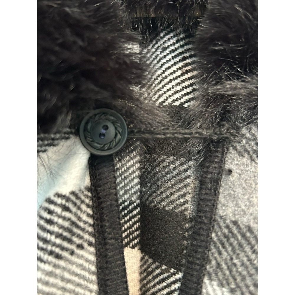 Black White Plaid Faux Fur Collar Single Button Closure Shawl Womens One Size - Picture 4 of 11